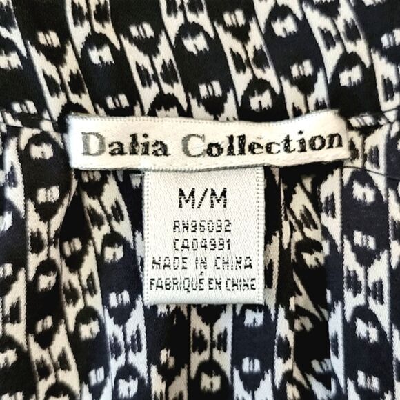 Dalia Collection Navy Blue Patterned Split Neck 3/4 Sleeve Chiffon Blouse Size M - Picture 8 of 10